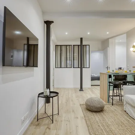 And New 2 Bedrooms Flat - Heart Of 02 *