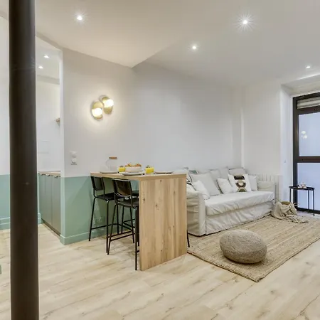 Apartment And New 2 Bedrooms Flat - Heart Of 02 *